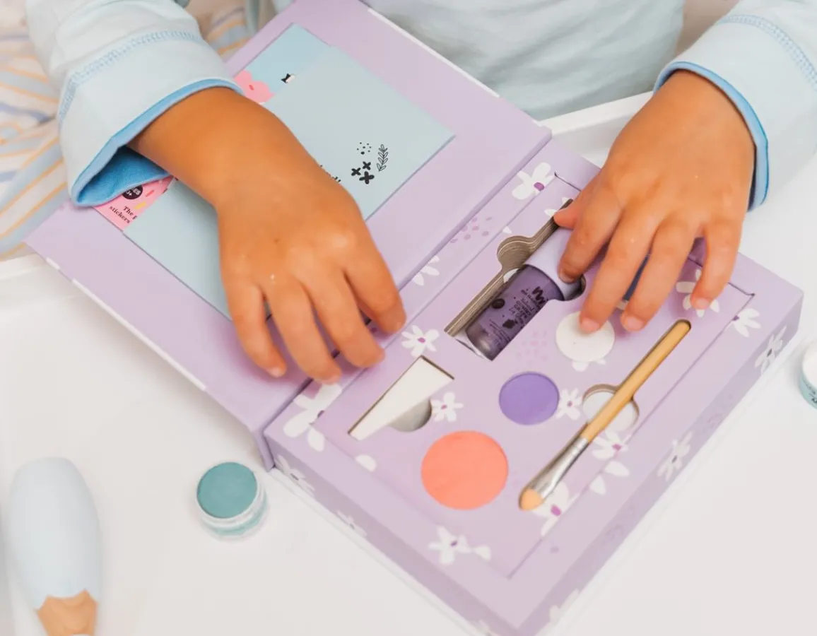 Sale No Nasties Deluxe Makeup Set - Purple Gift Box