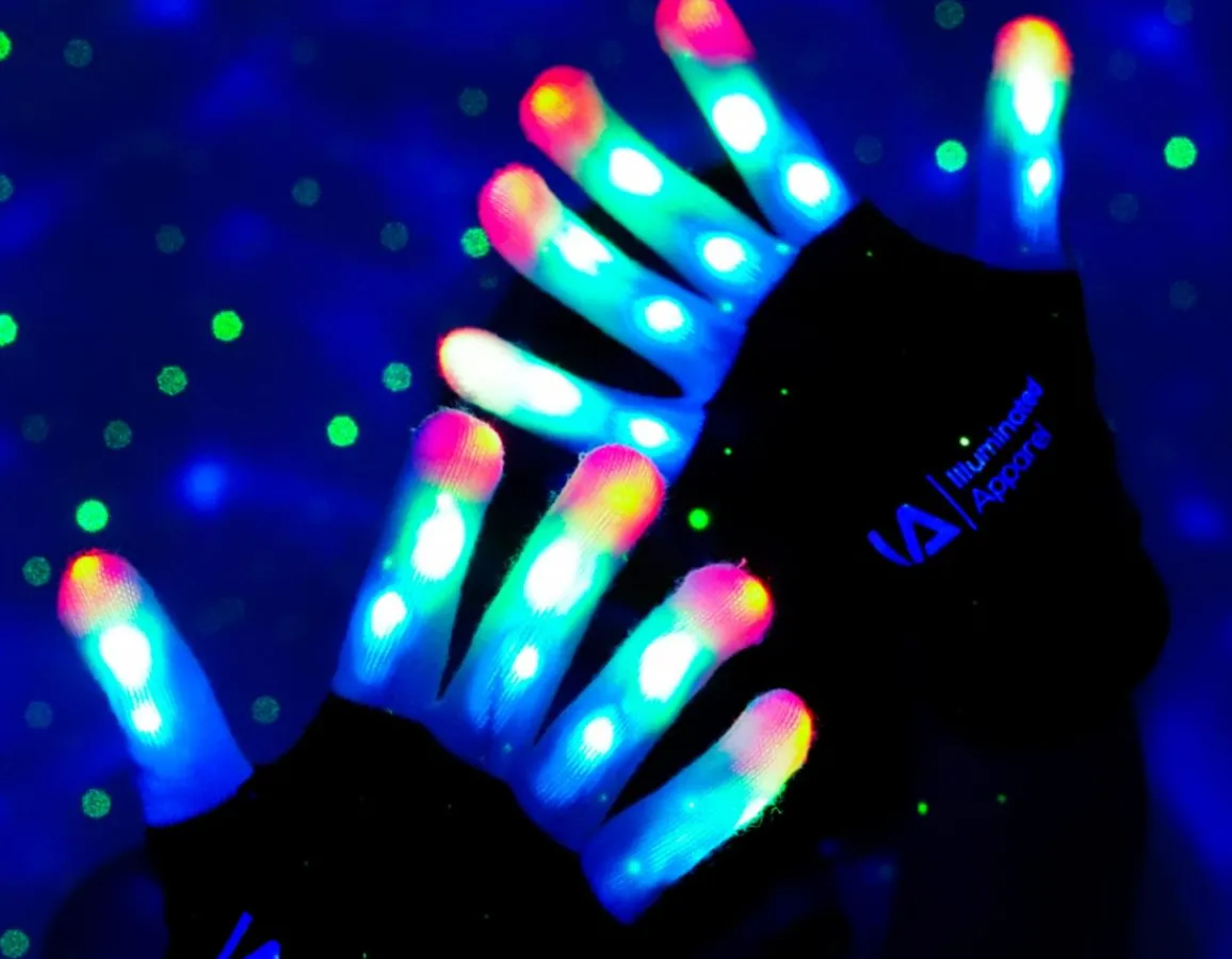 Clearance Illuminated Apparel LED Light Up Gloves - Age 8-13 Years