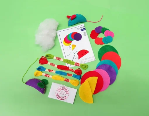New Fiesta Crafts Mouse House - Creative Sewing Kit