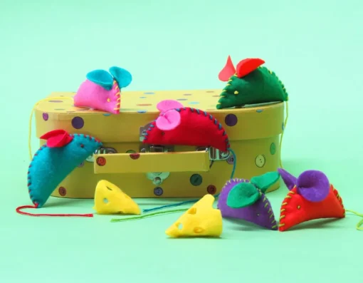 New Fiesta Crafts Mouse House - Creative Sewing Kit