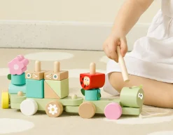 Classic World Pull Along Jungle - 27 Wooden Pieces